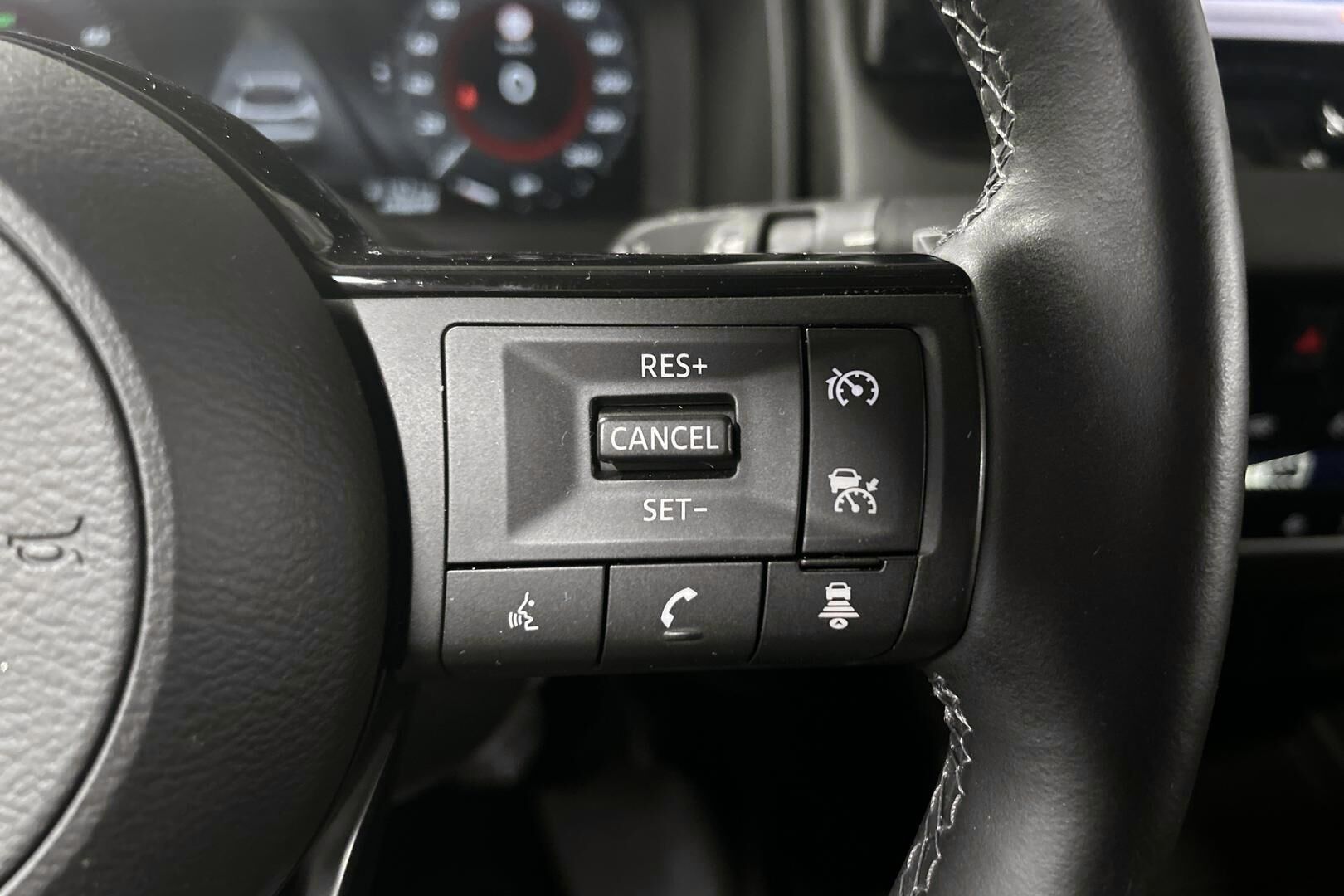Nissan Qashqai iso kuva 16