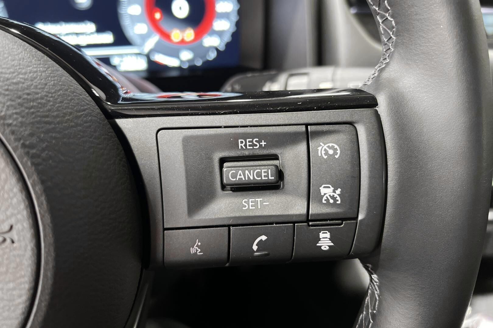 Nissan Qashqai iso kuva 16