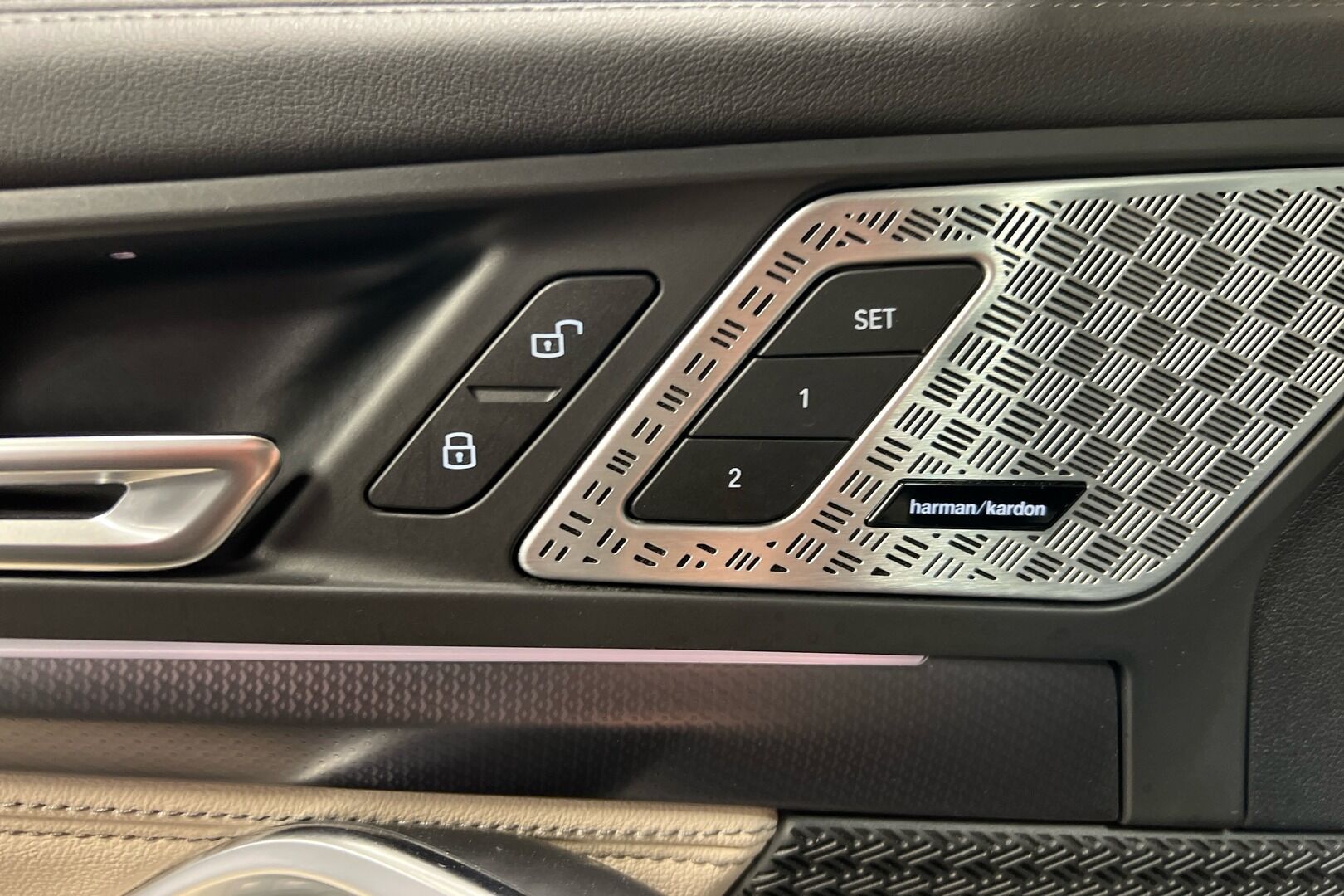 BMW iX1 iso kuva 16