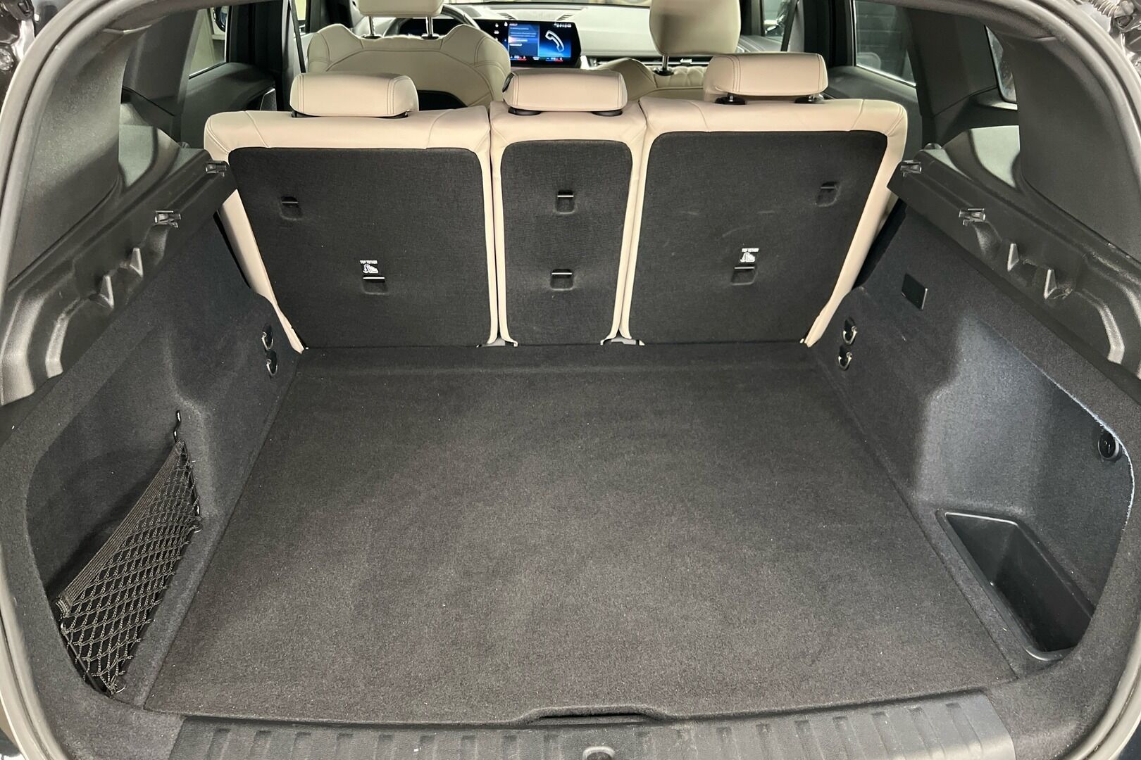 BMW iX1 iso kuva 9