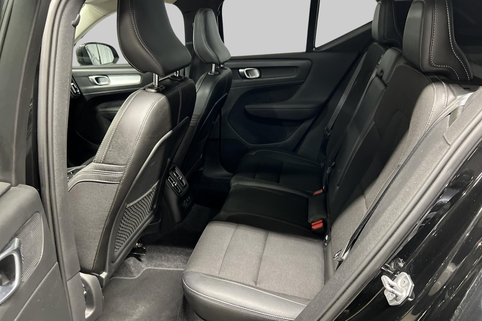 Volvo XC40 iso kuva 10