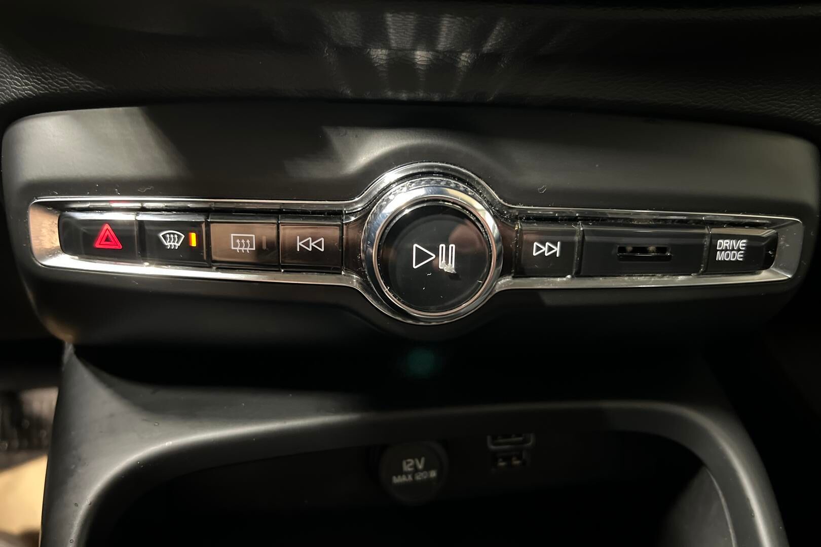 Volvo XC40 iso kuva 16