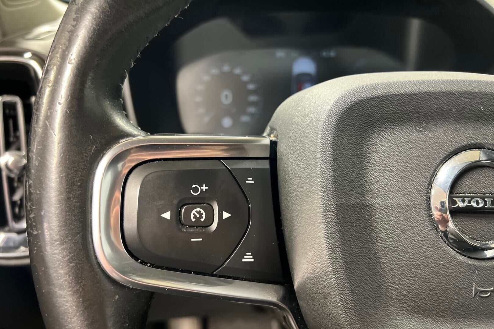 Volvo XC40 iso kuva 20