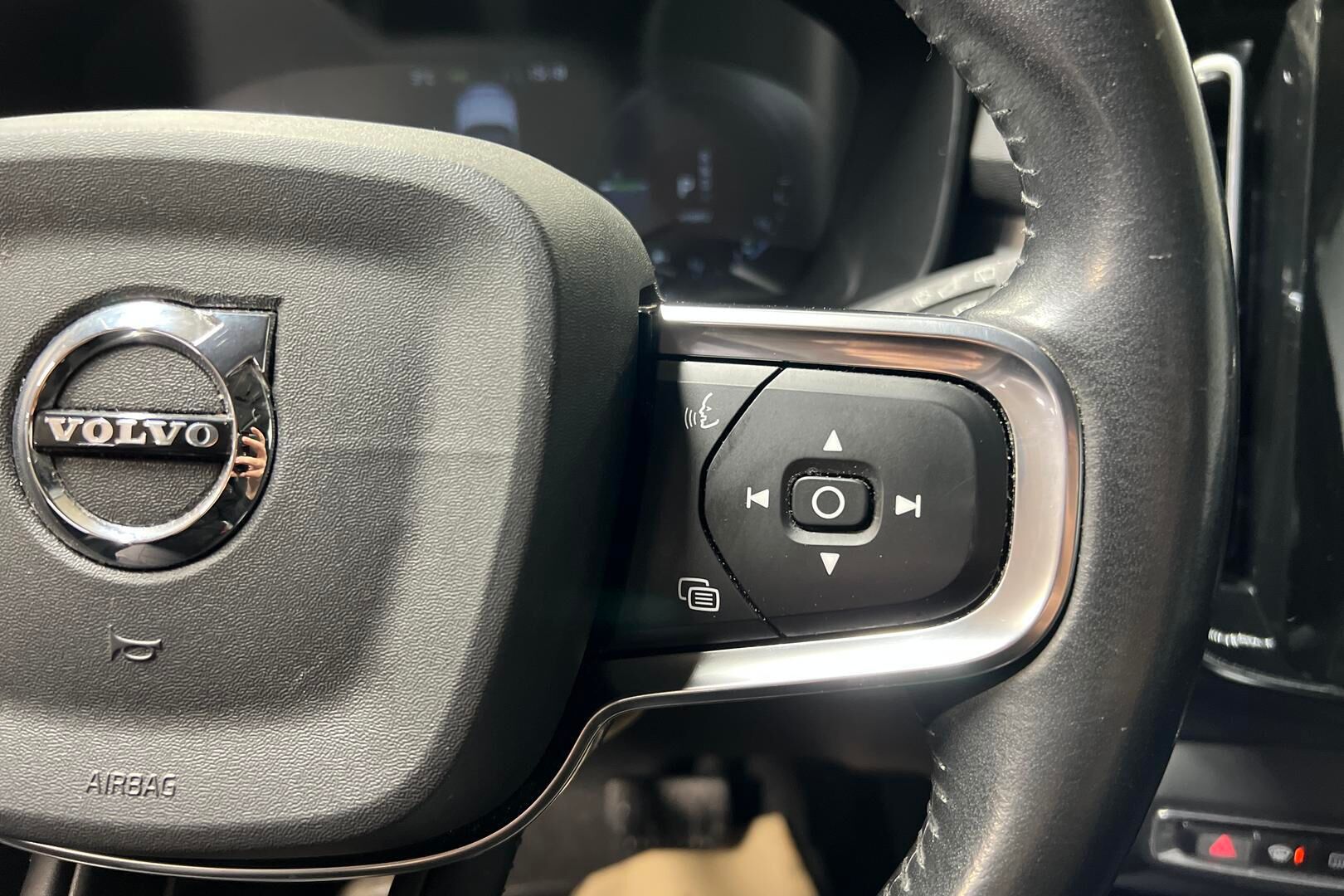 Volvo XC40 iso kuva 18
