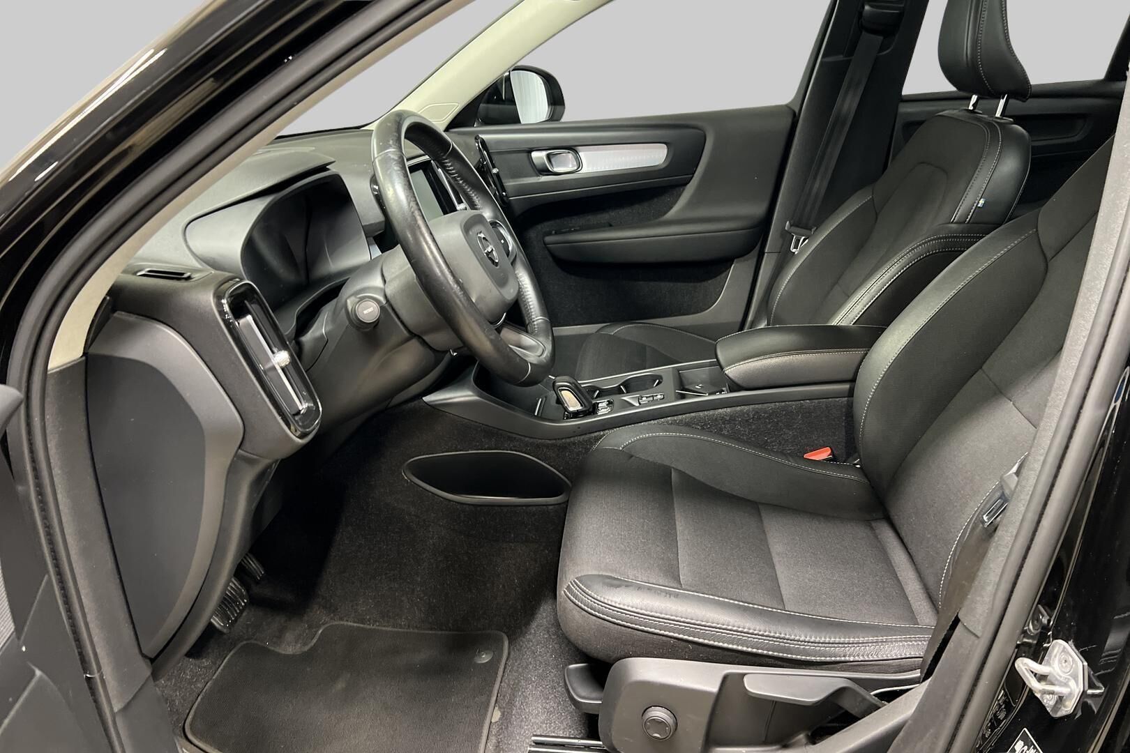 Volvo XC40 iso kuva 2