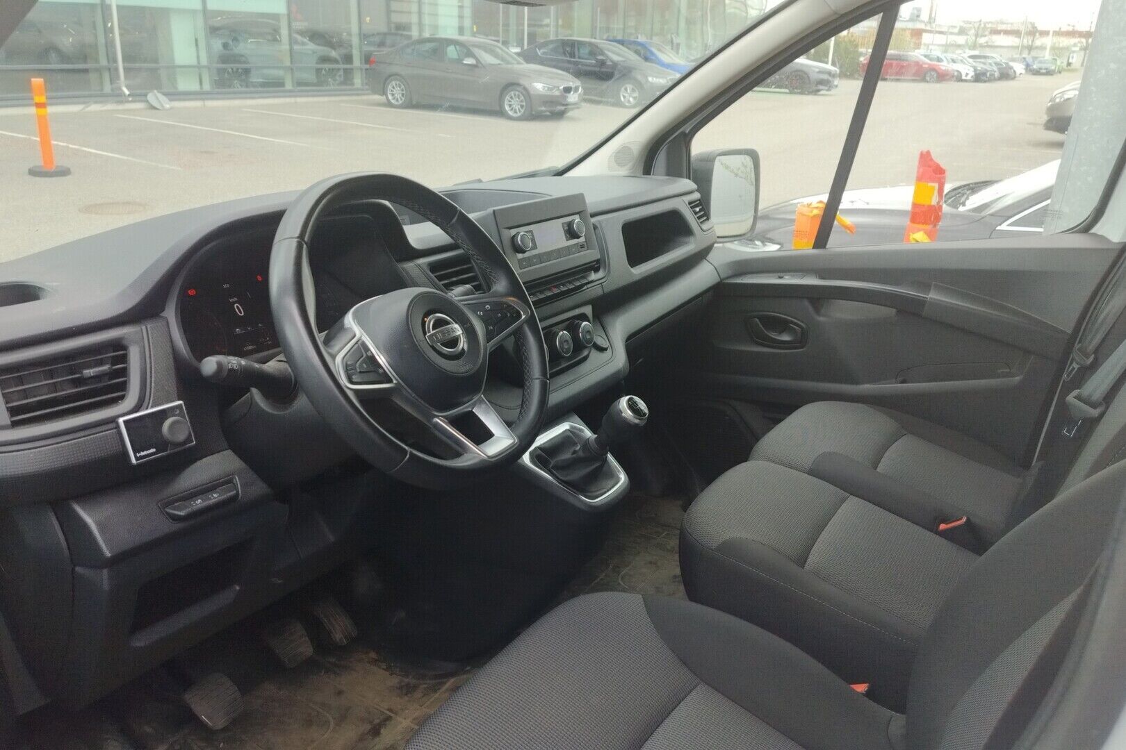 Nissan Primastar iso kuva 2
