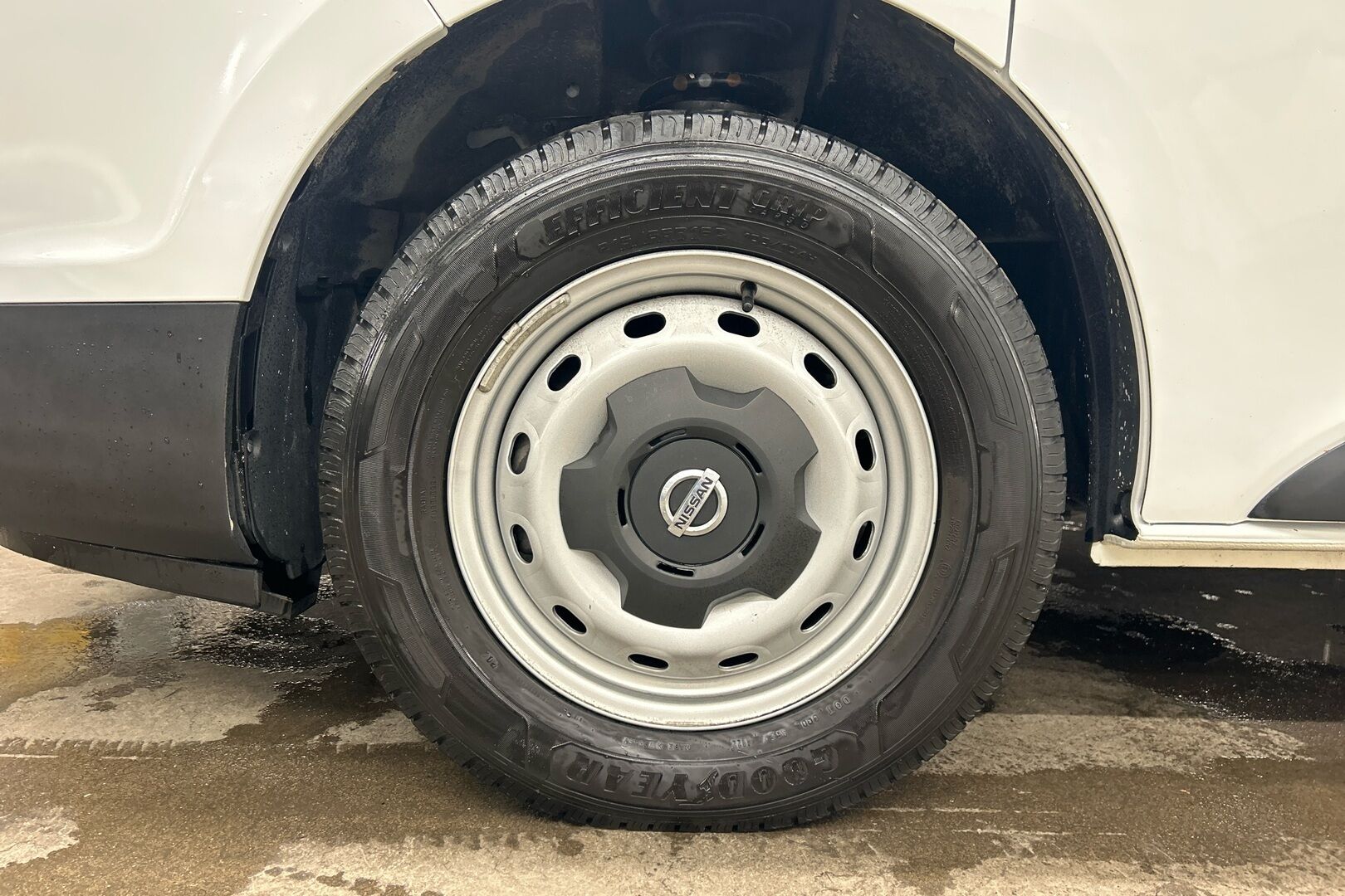 Nissan Primastar iso kuva 10