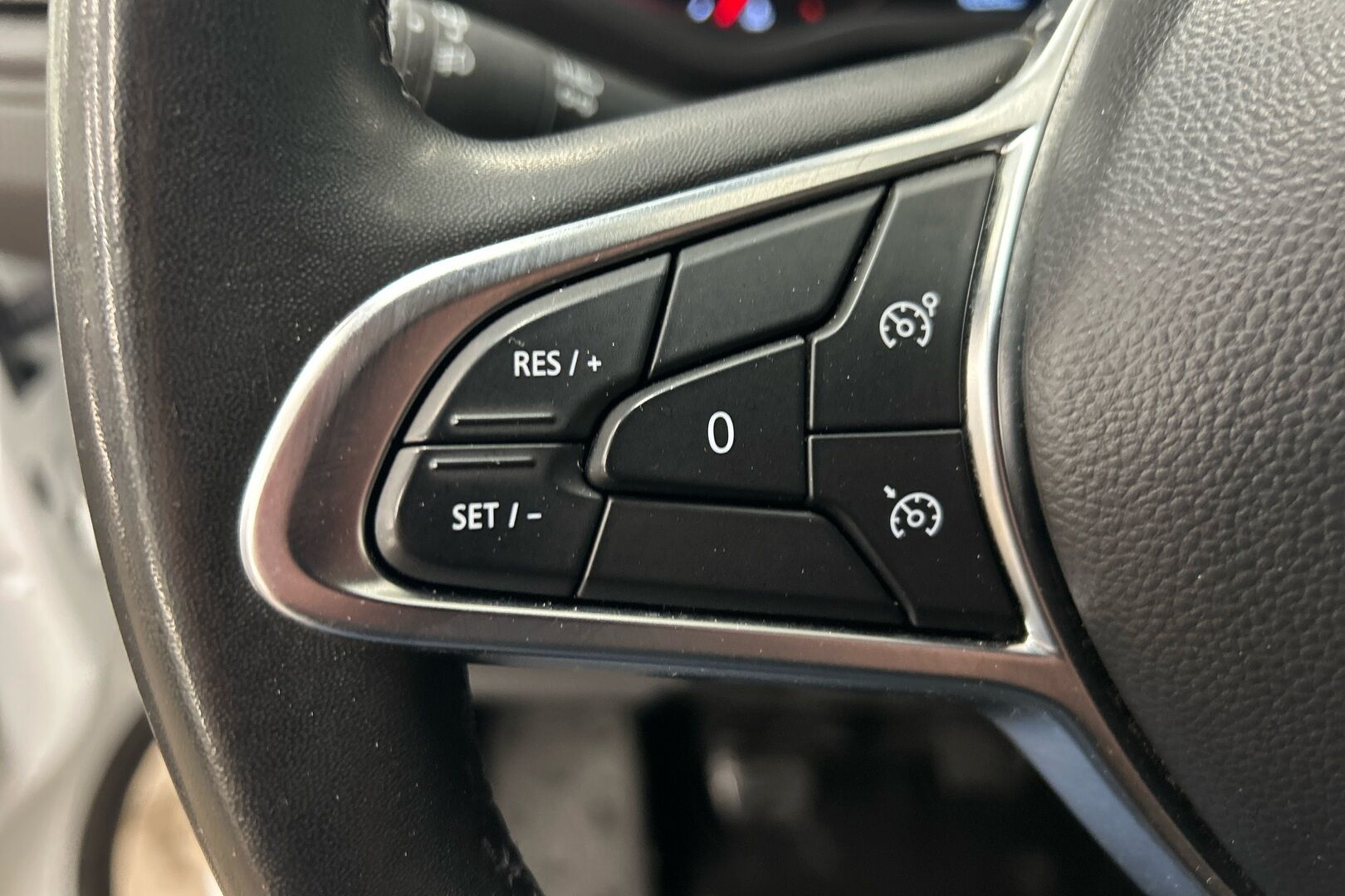 Nissan Primastar iso kuva 13