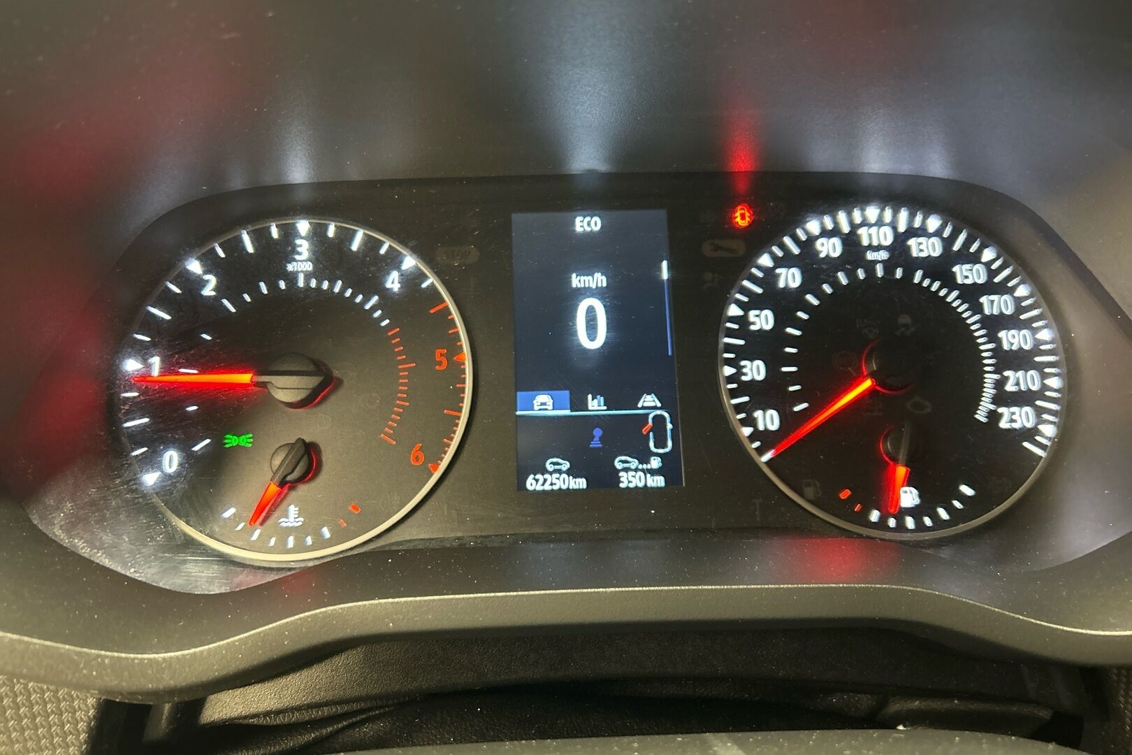 Nissan Primastar iso kuva 15