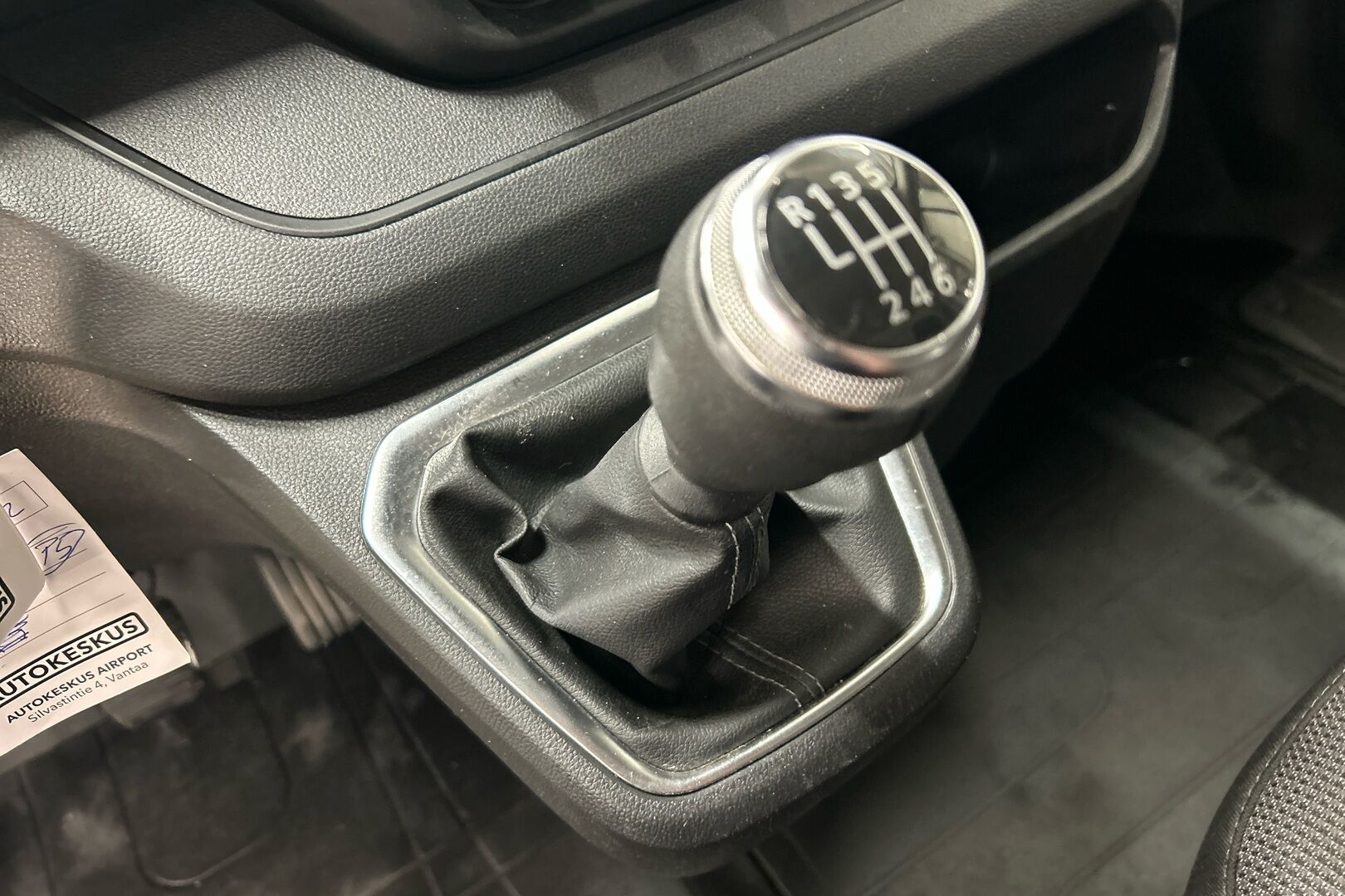 Nissan Primastar iso kuva 19
