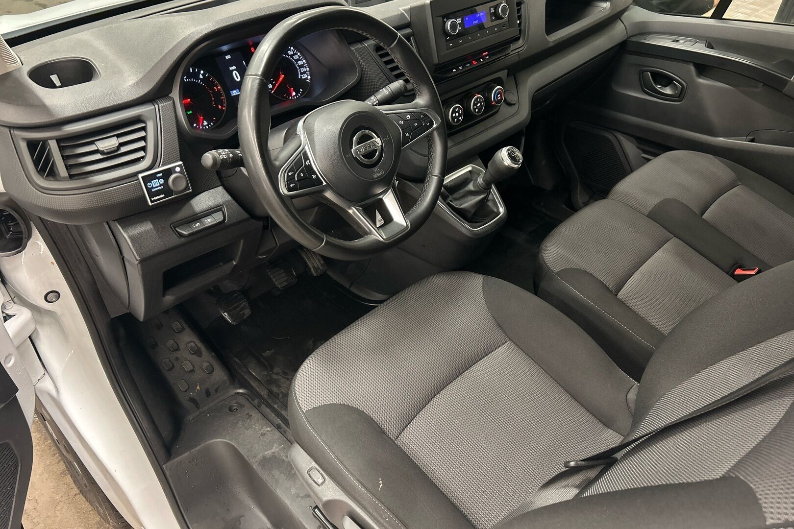 Nissan Primastar iso kuva 6