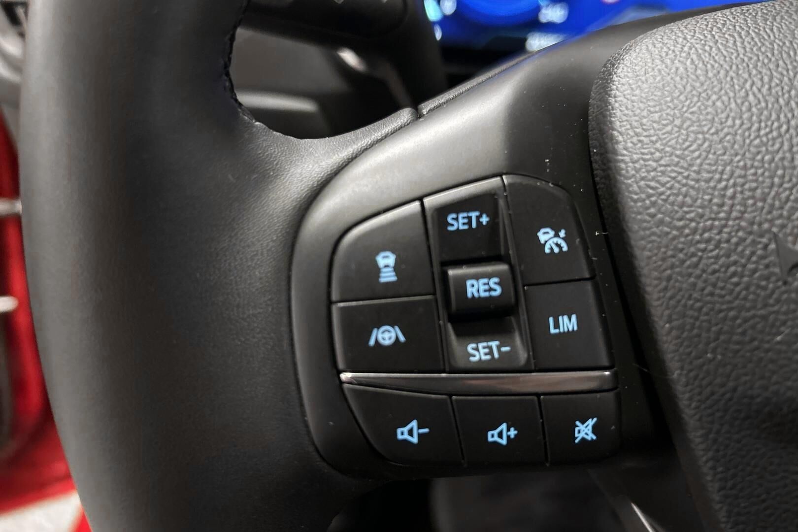 Ford Focus iso kuva 24