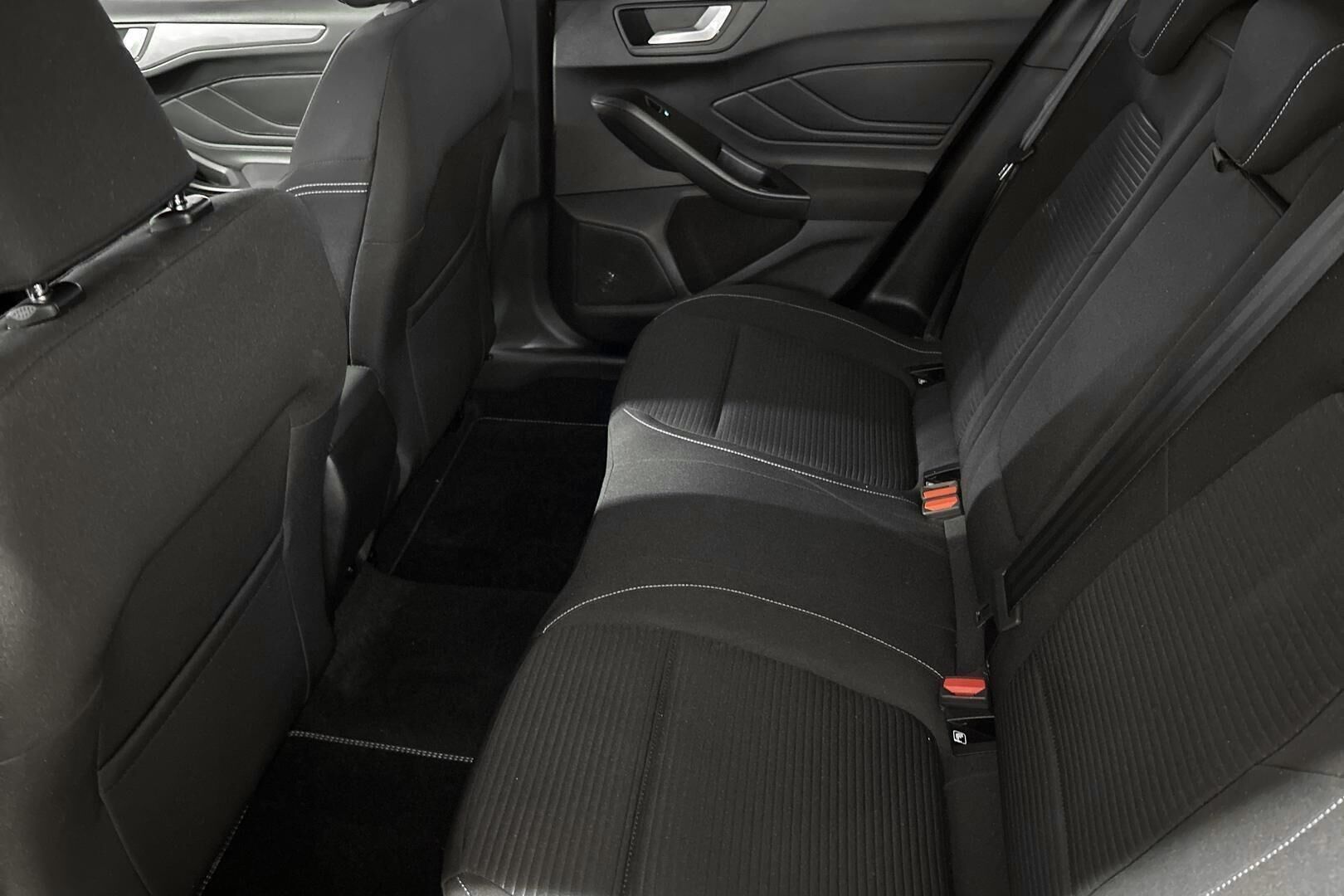Ford Focus iso kuva 9
