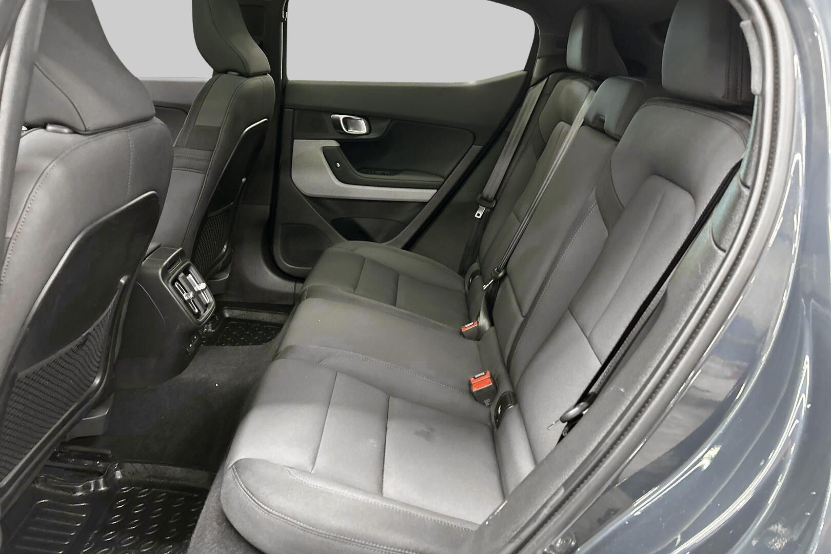 Polestar 2 iso kuva 9