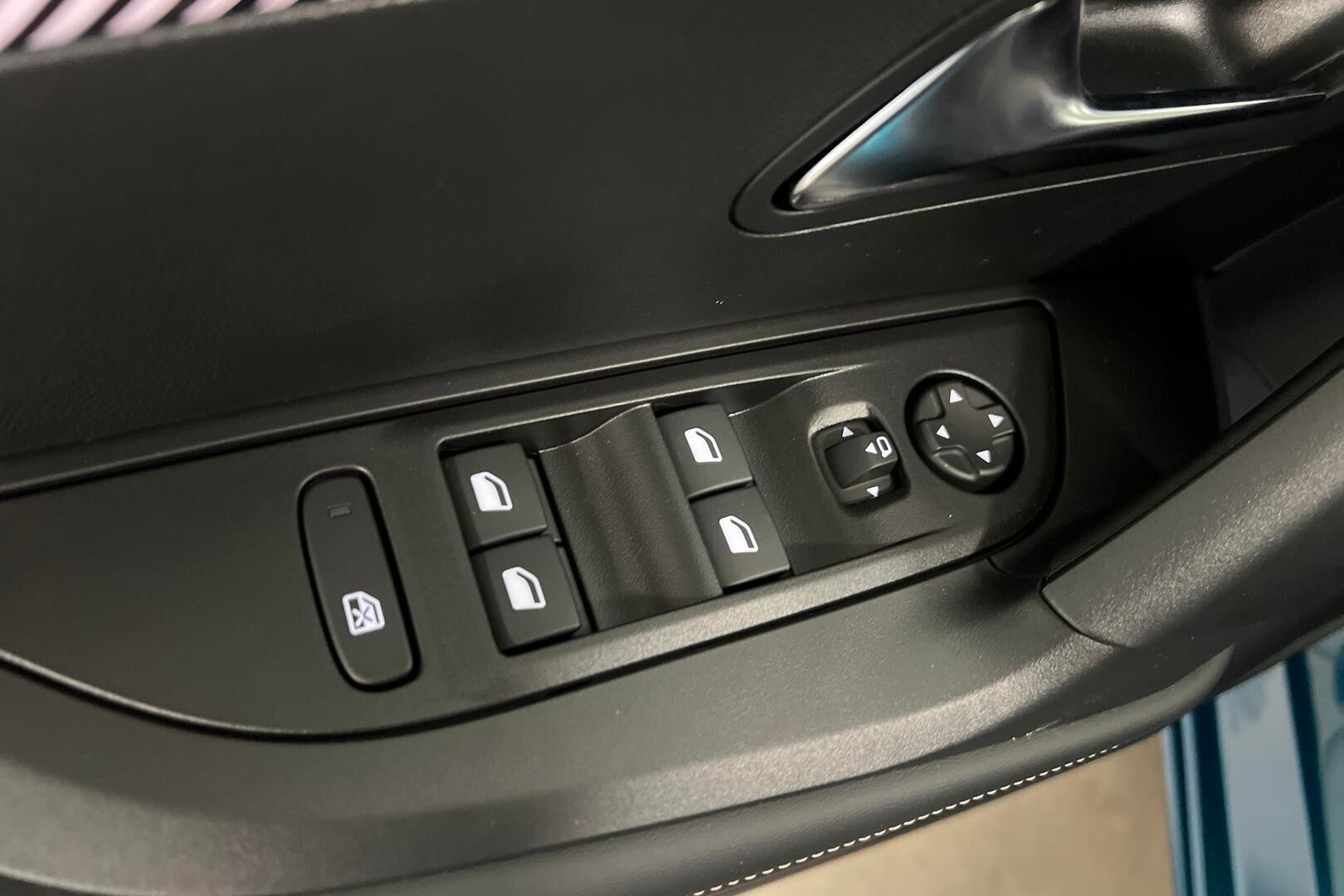 Peugeot 2008 iso kuva 13