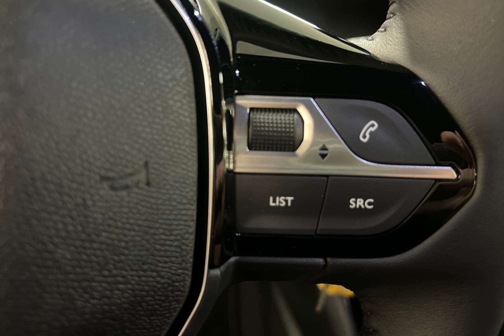 Peugeot 2008 iso kuva 16