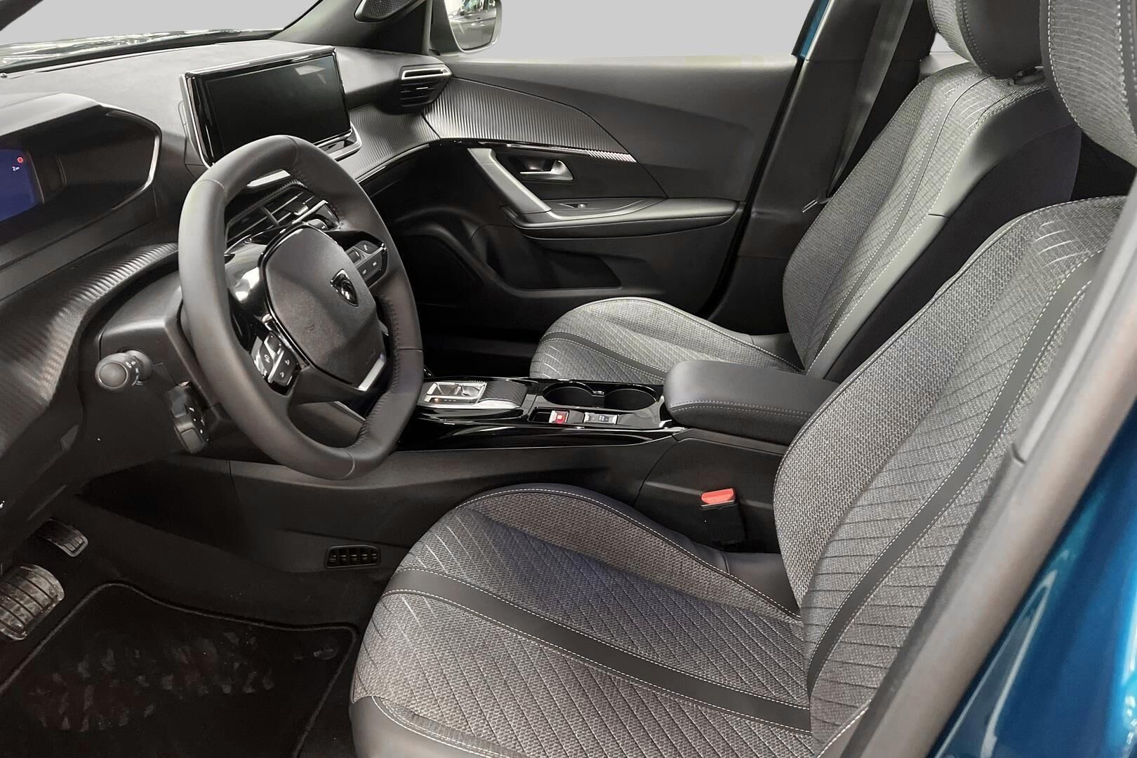 Peugeot 2008 iso kuva 8