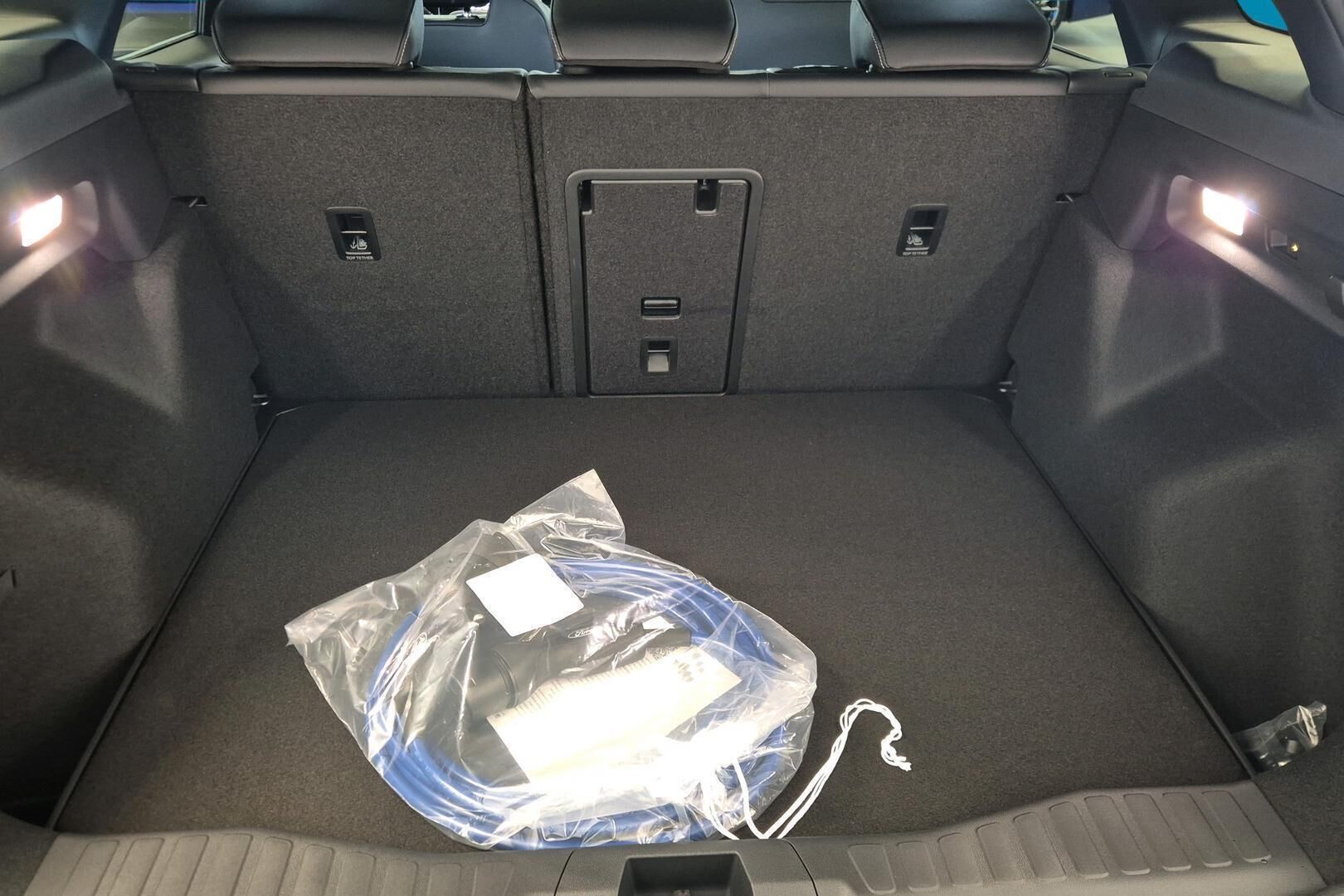 Ford Explorer iso kuva 6