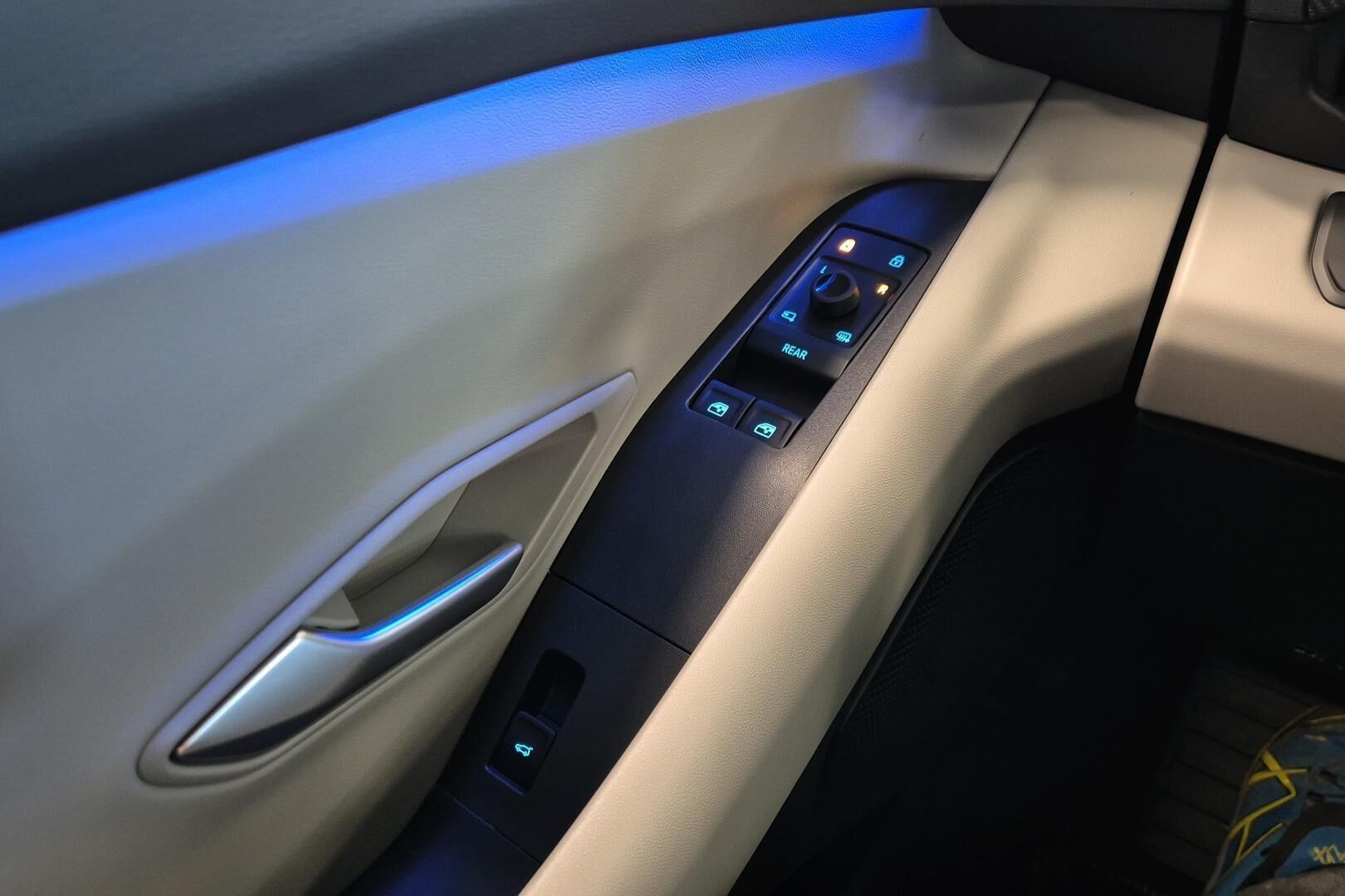 Ford Explorer iso kuva 9