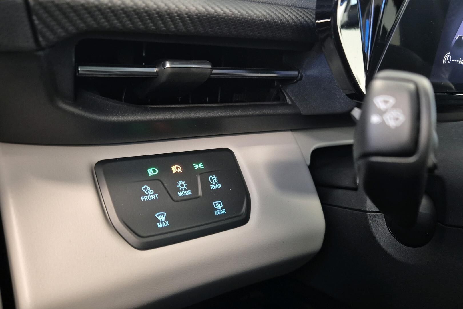 Ford Explorer iso kuva 10