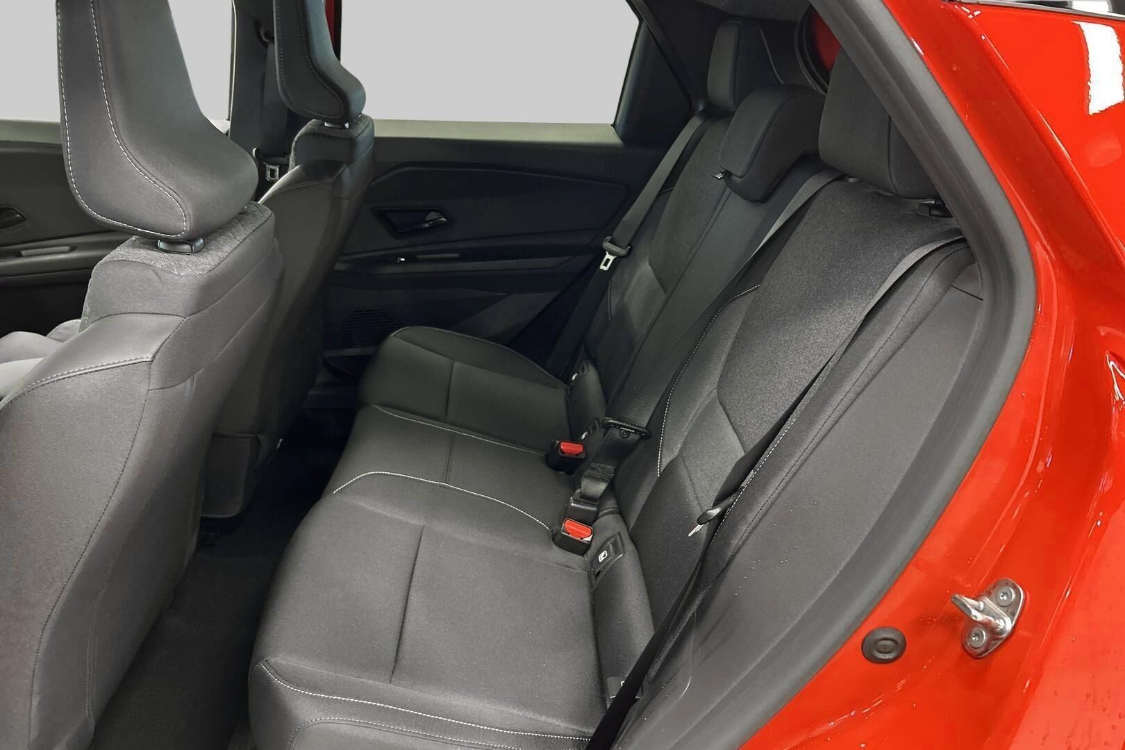 Nissan Micra iso kuva 6