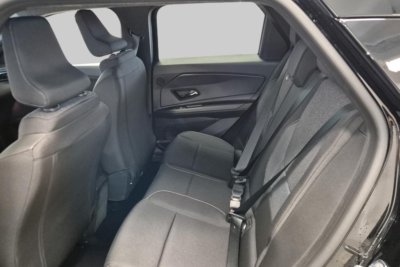 Nissan Micra iso kuva 9