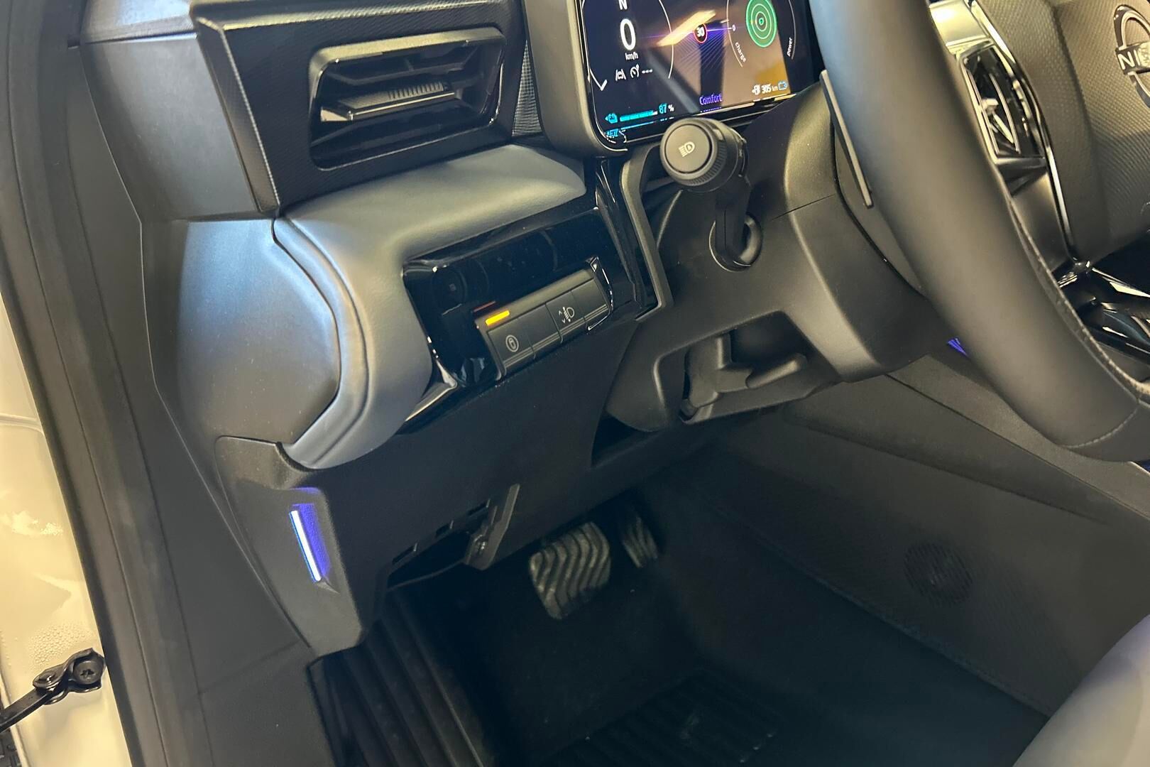 Nissan Micra iso kuva 27
