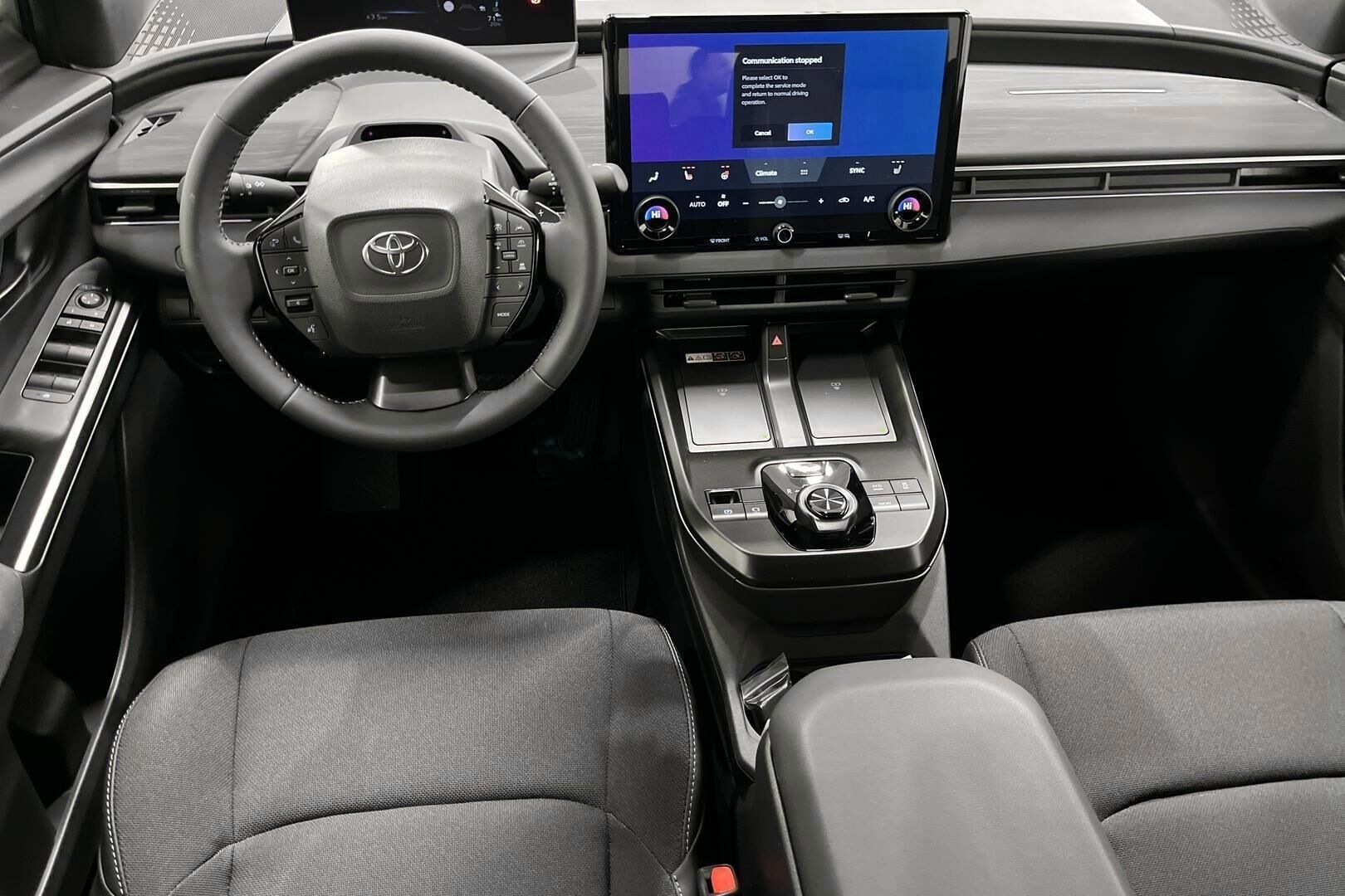 Toyota C-HR+ iso kuva 10
