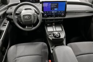 Toyota C-HR+ esikatselu 10