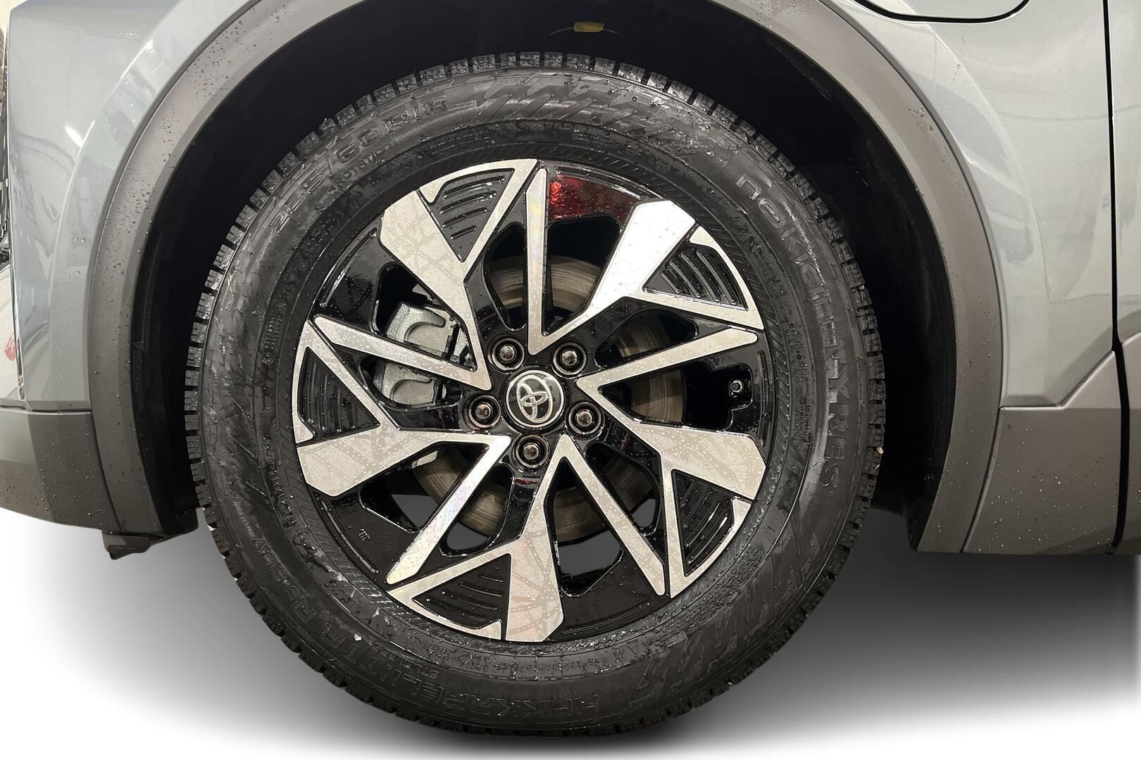 Toyota C-HR+ iso kuva 12