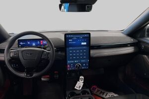 Ford Mustang Mach-E esikatselu 10