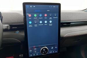 Ford Mustang Mach-E esikatselu 14