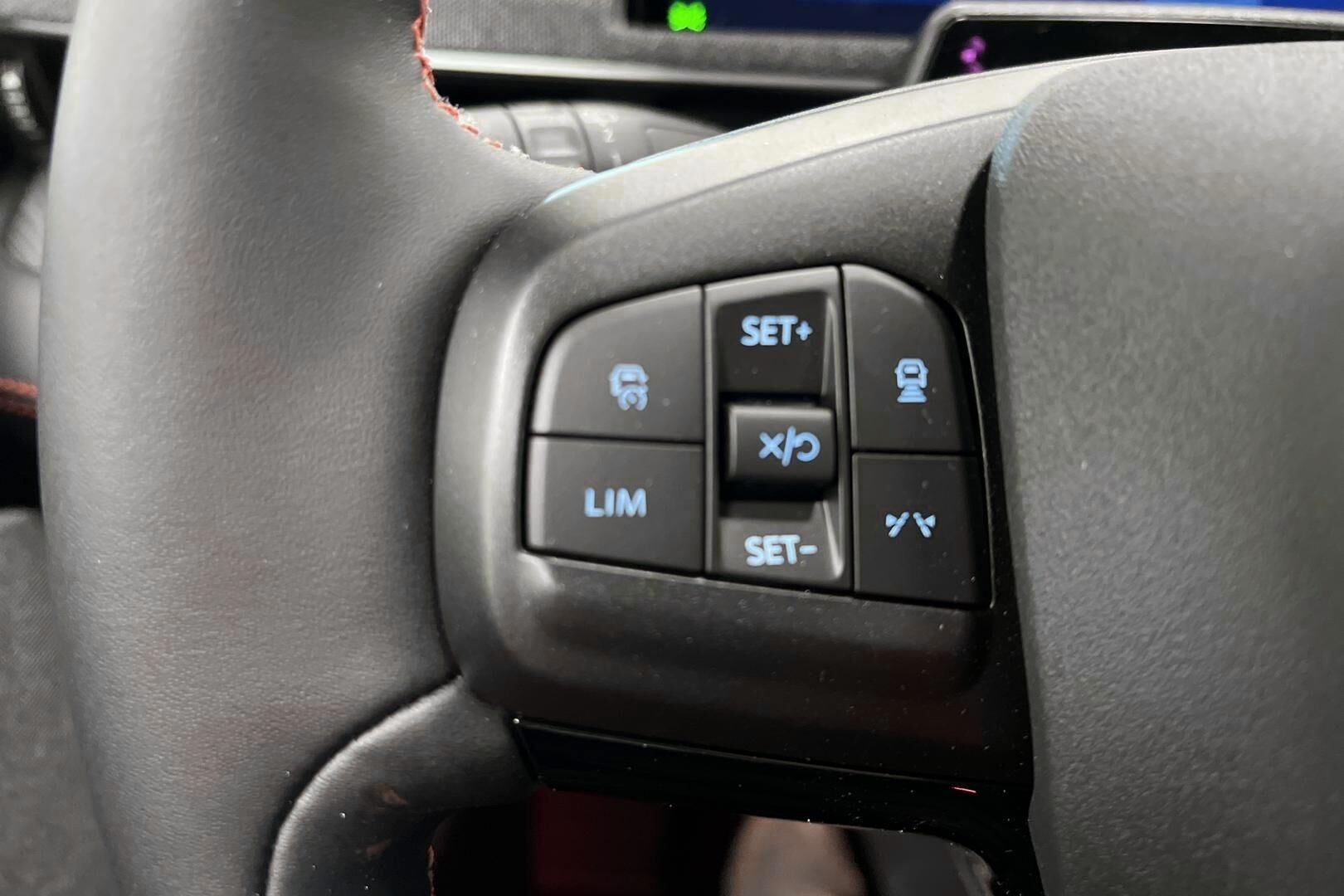 Ford Mustang Mach-E iso kuva 16