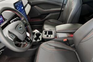 Ford Mustang Mach-E esikatselu 8