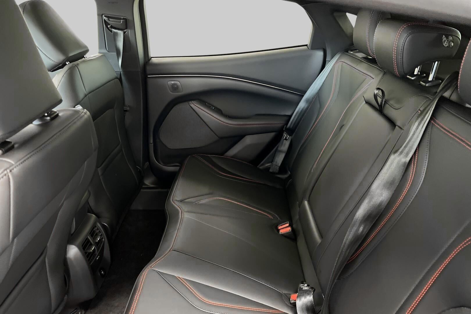 Ford Mustang Mach-E iso kuva 9