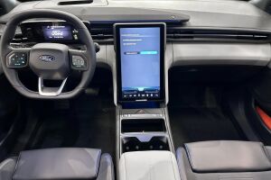 Ford Explorer esikatselu 13