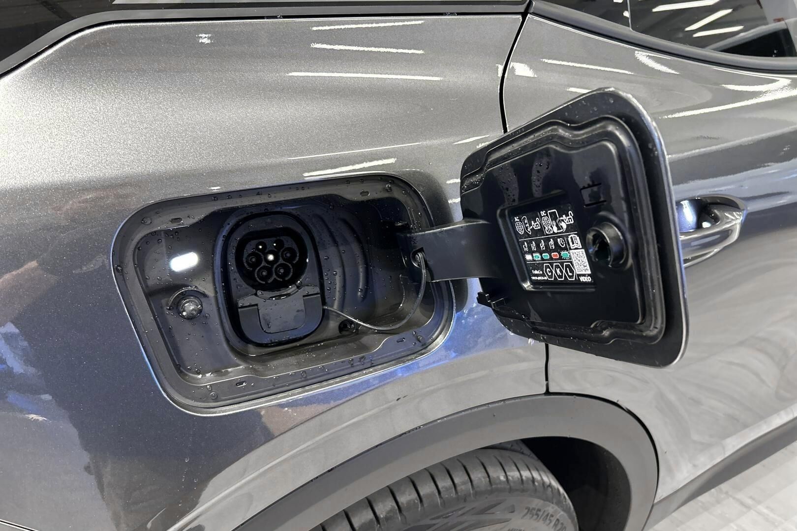 Ford Explorer iso kuva 30