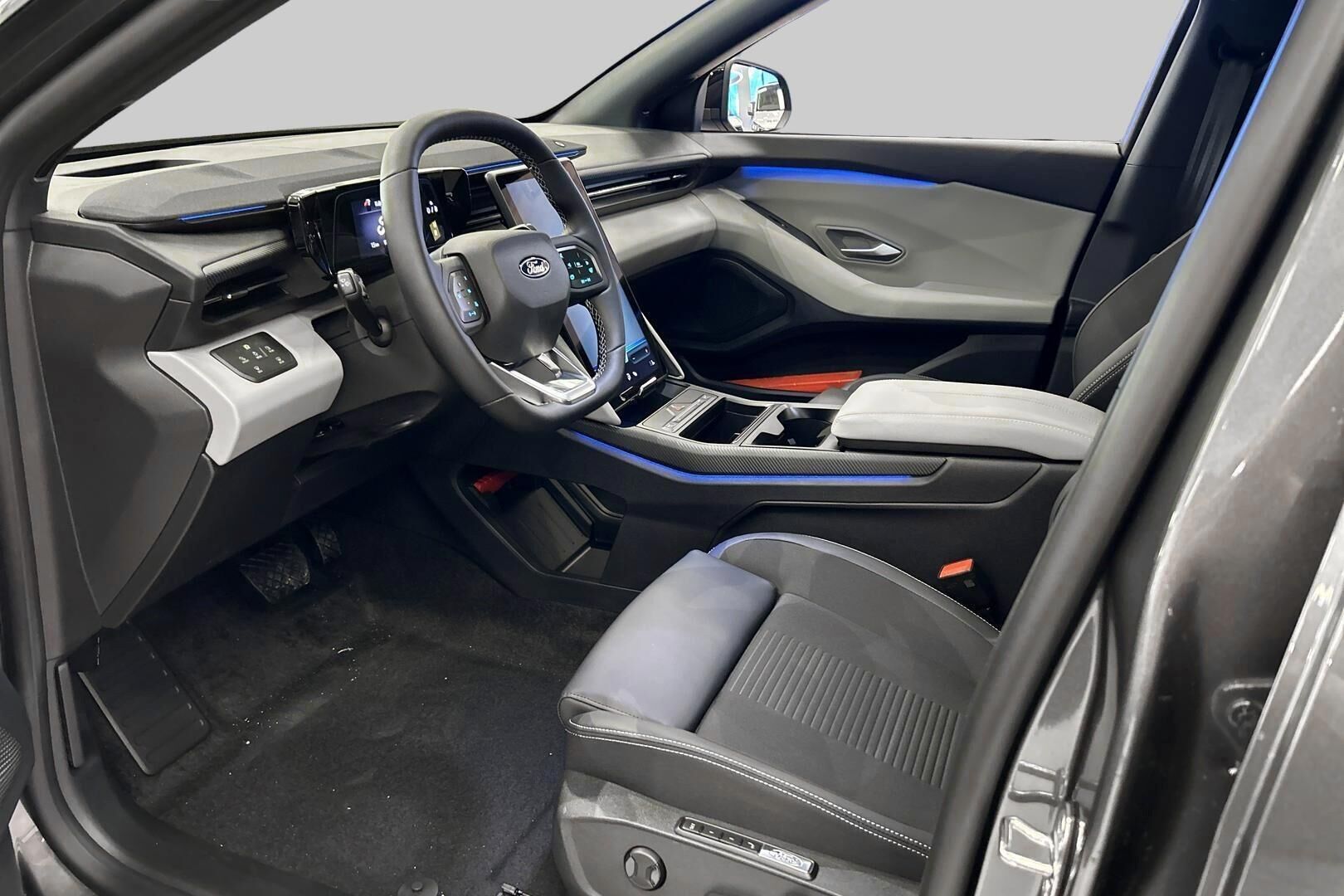 Ford Explorer iso kuva 8