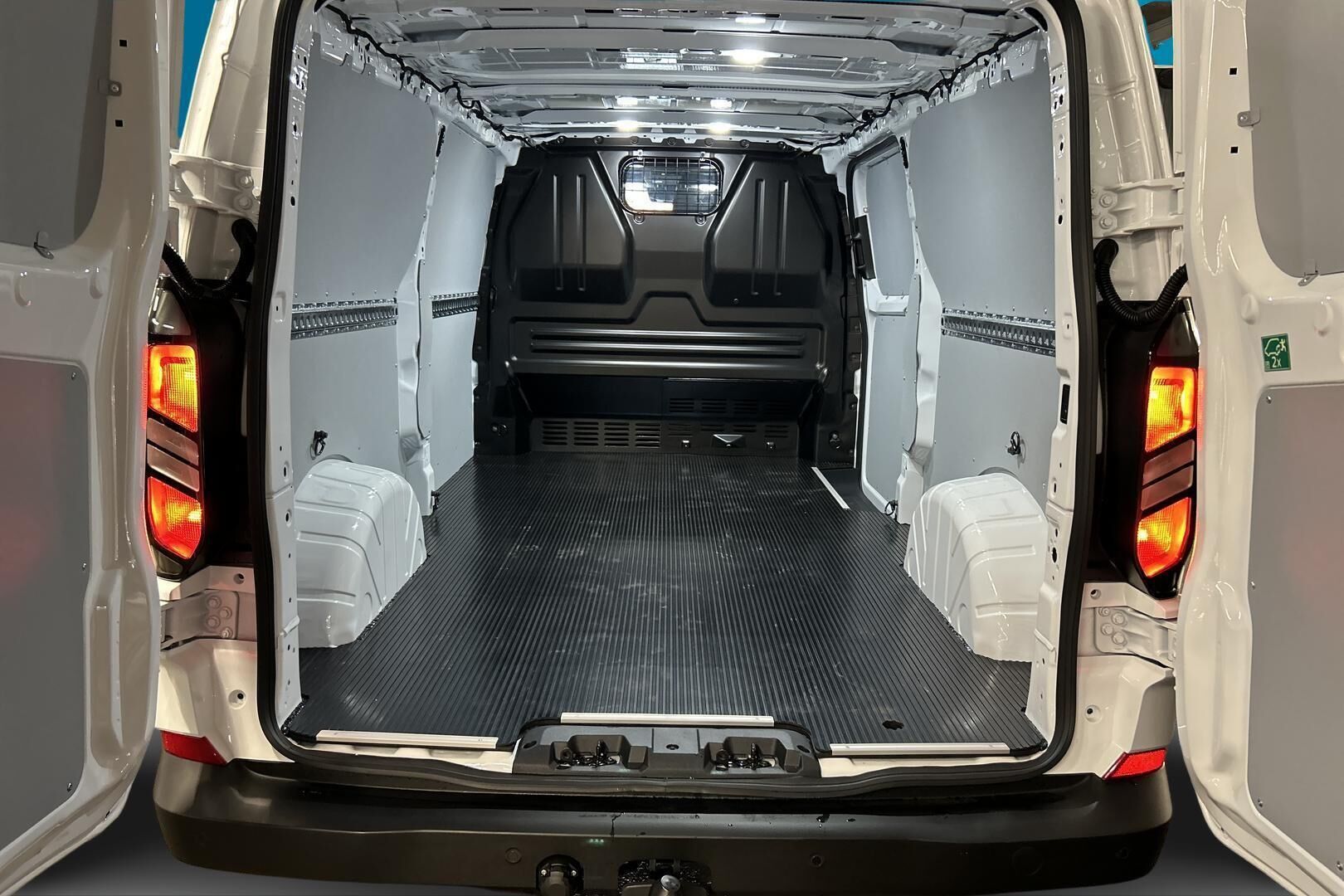 Ford Transit Custom iso kuva 11