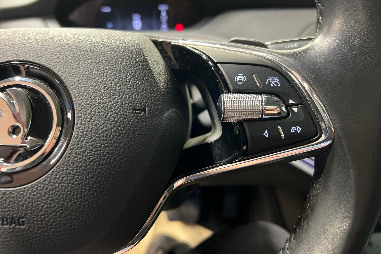 SKODA ENYAQ iso kuva 18