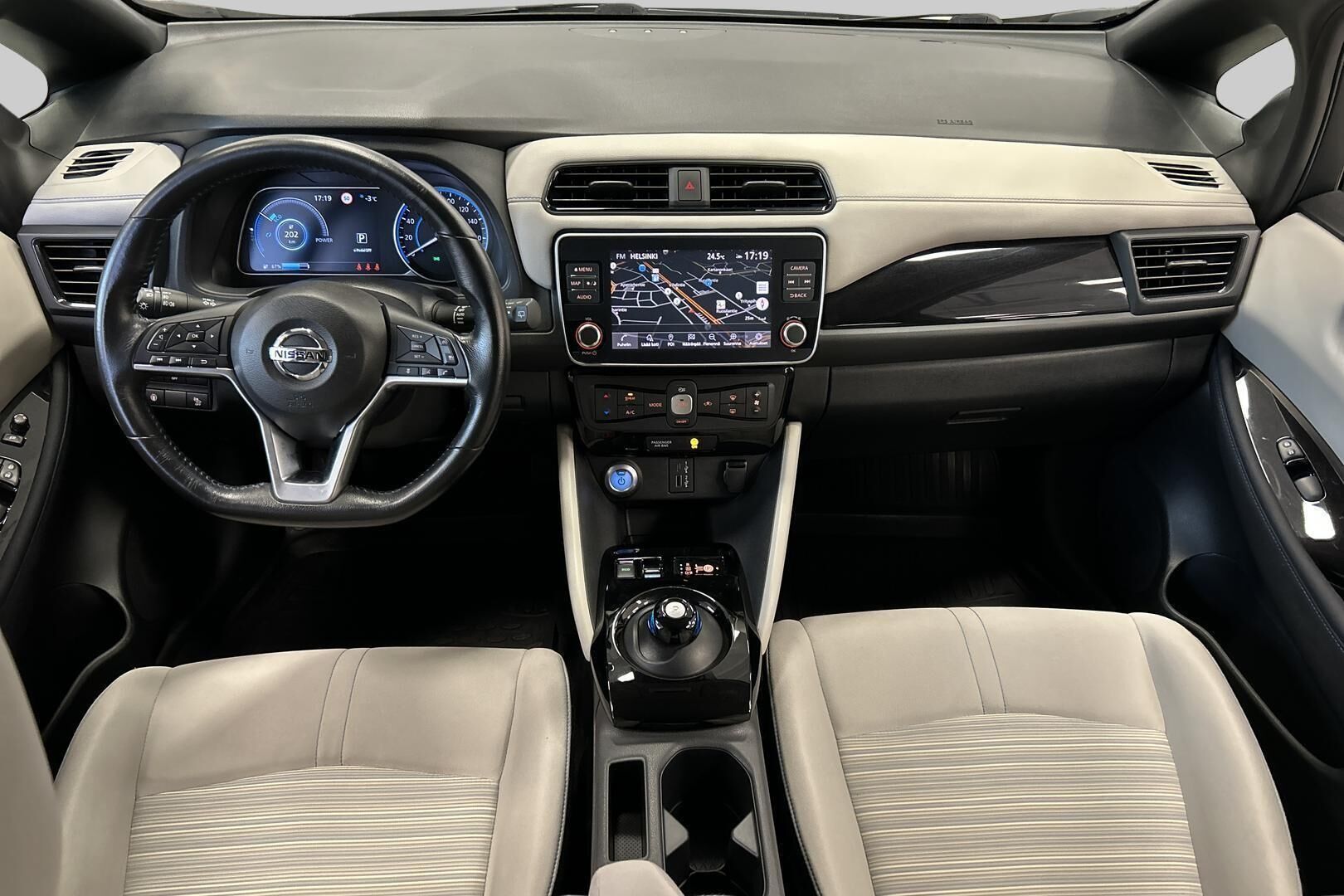 NISSAN LEAF iso kuva 11