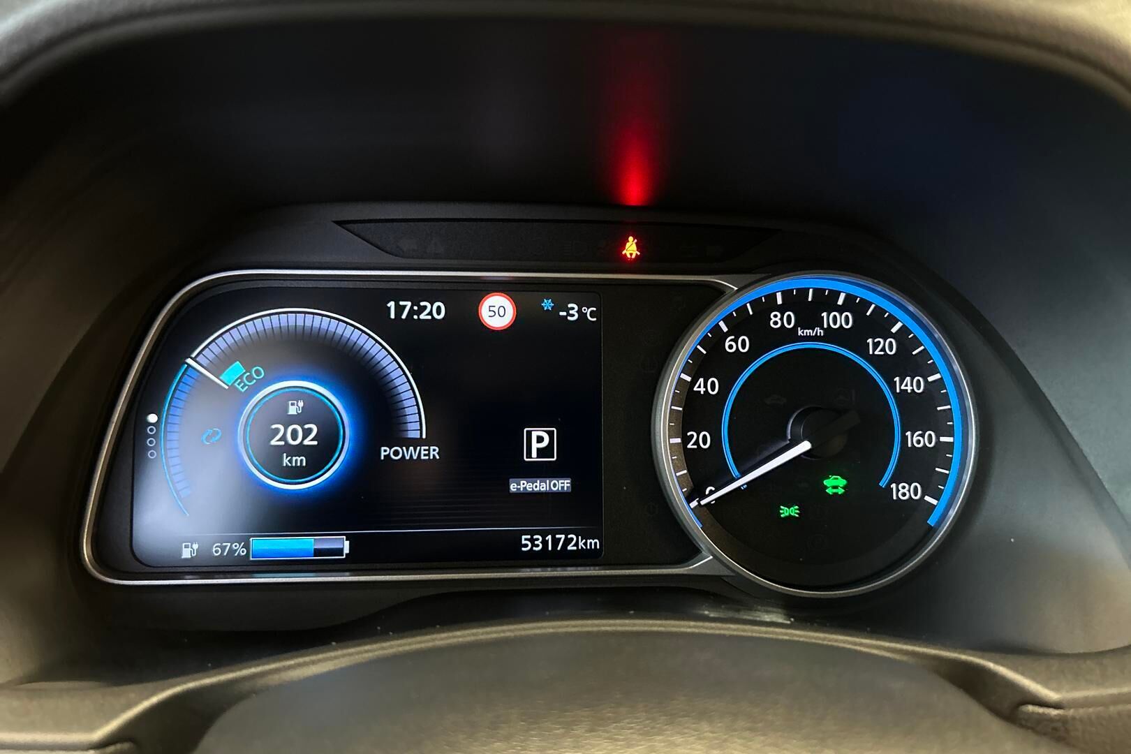 NISSAN LEAF iso kuva 14