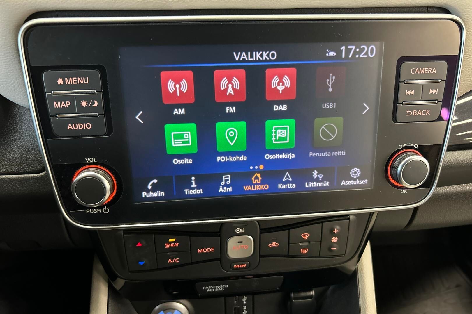 NISSAN LEAF iso kuva 17