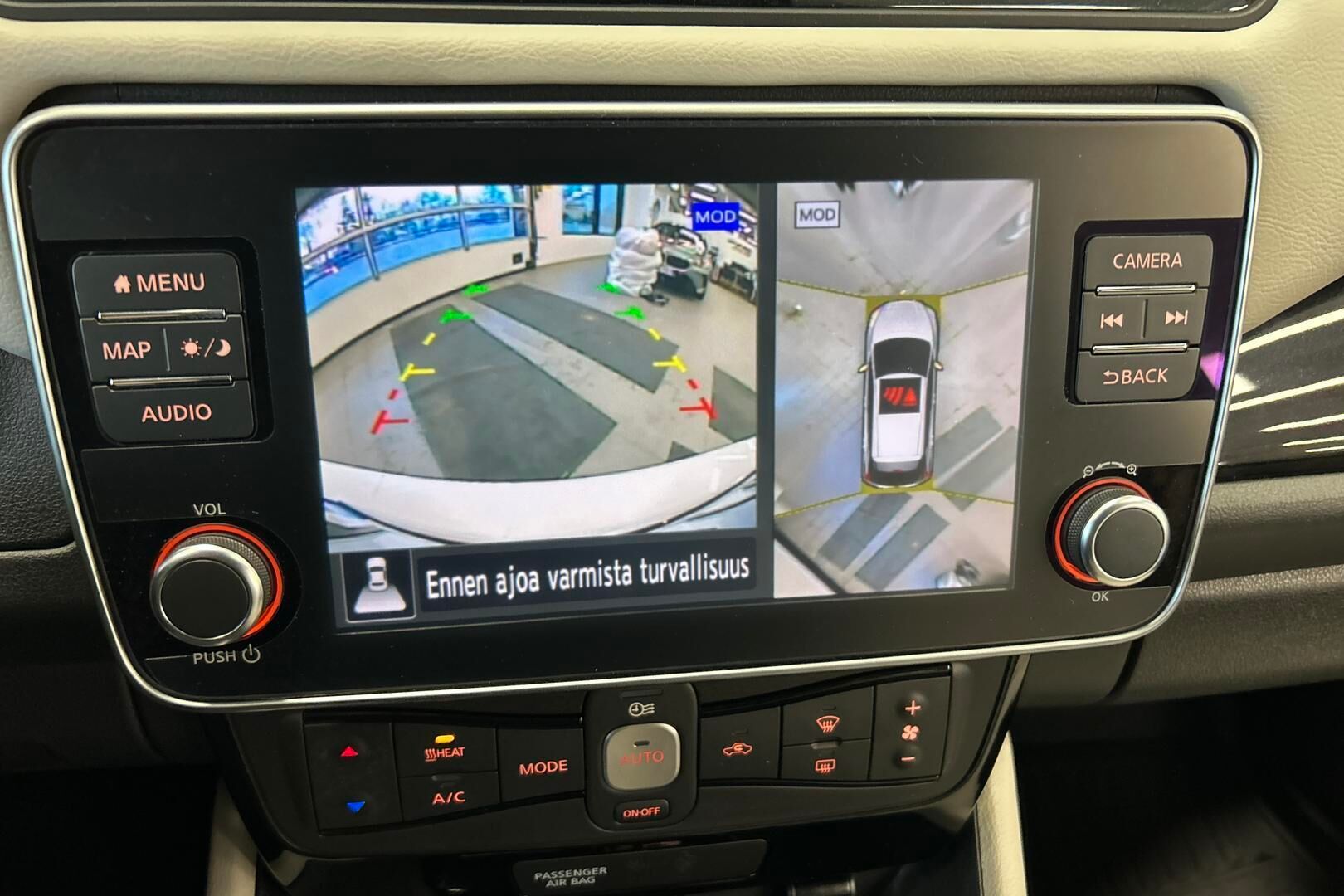 NISSAN LEAF iso kuva 19