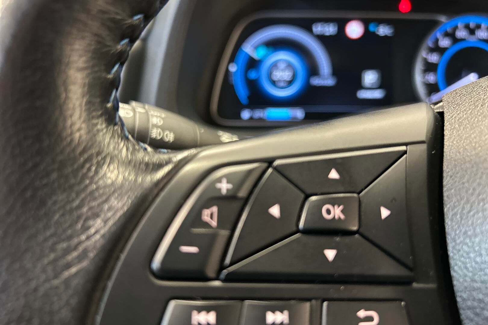 NISSAN LEAF iso kuva 23