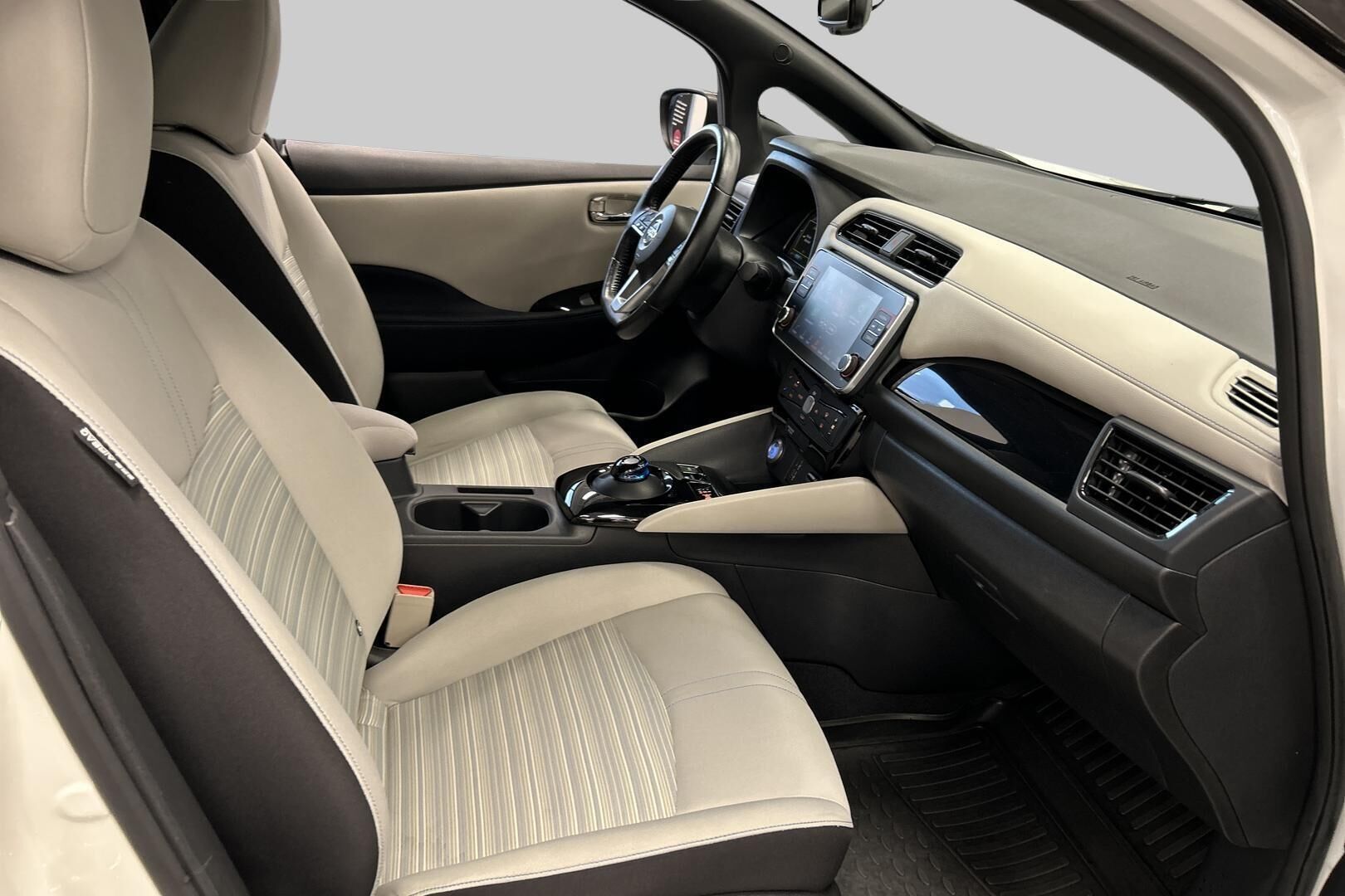 NISSAN LEAF iso kuva 29