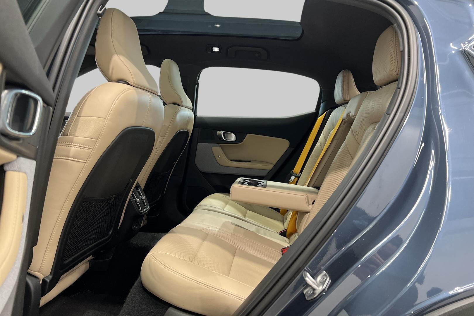 POLESTAR 2 iso kuva 10