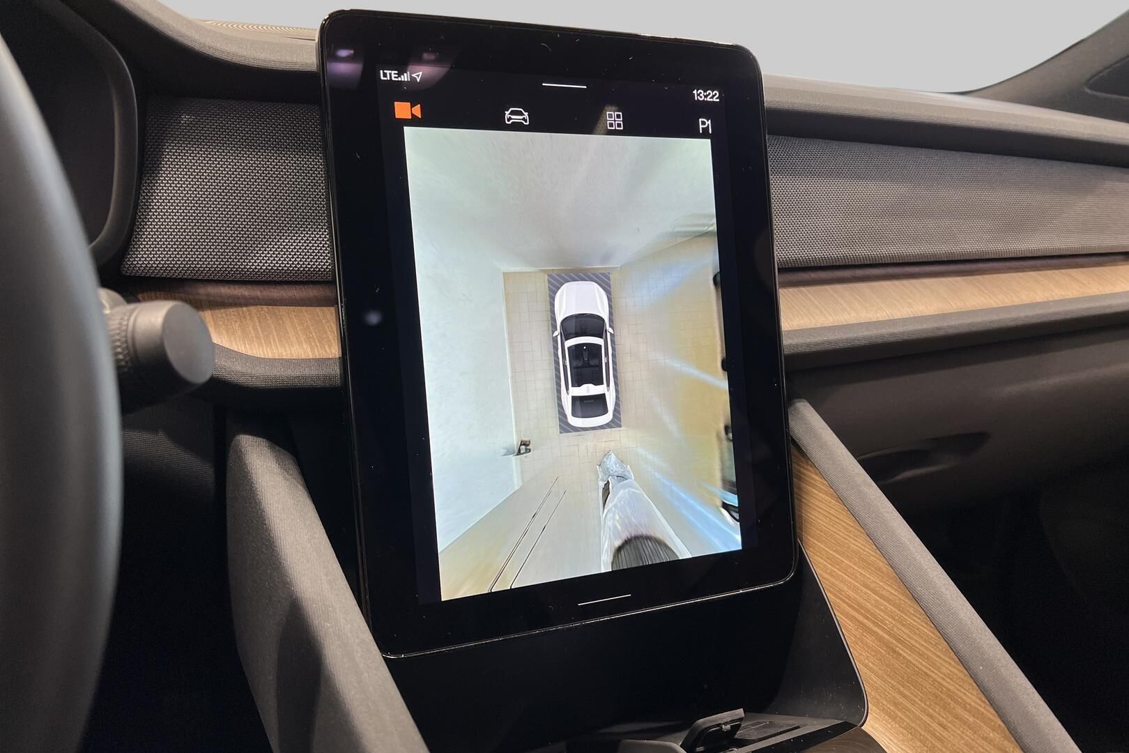 POLESTAR 2 iso kuva 15