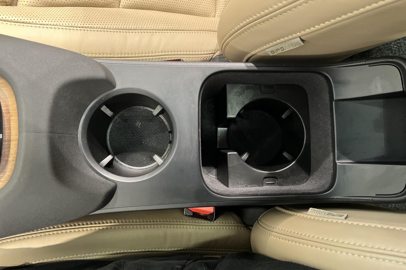 POLESTAR 2 iso kuva 23