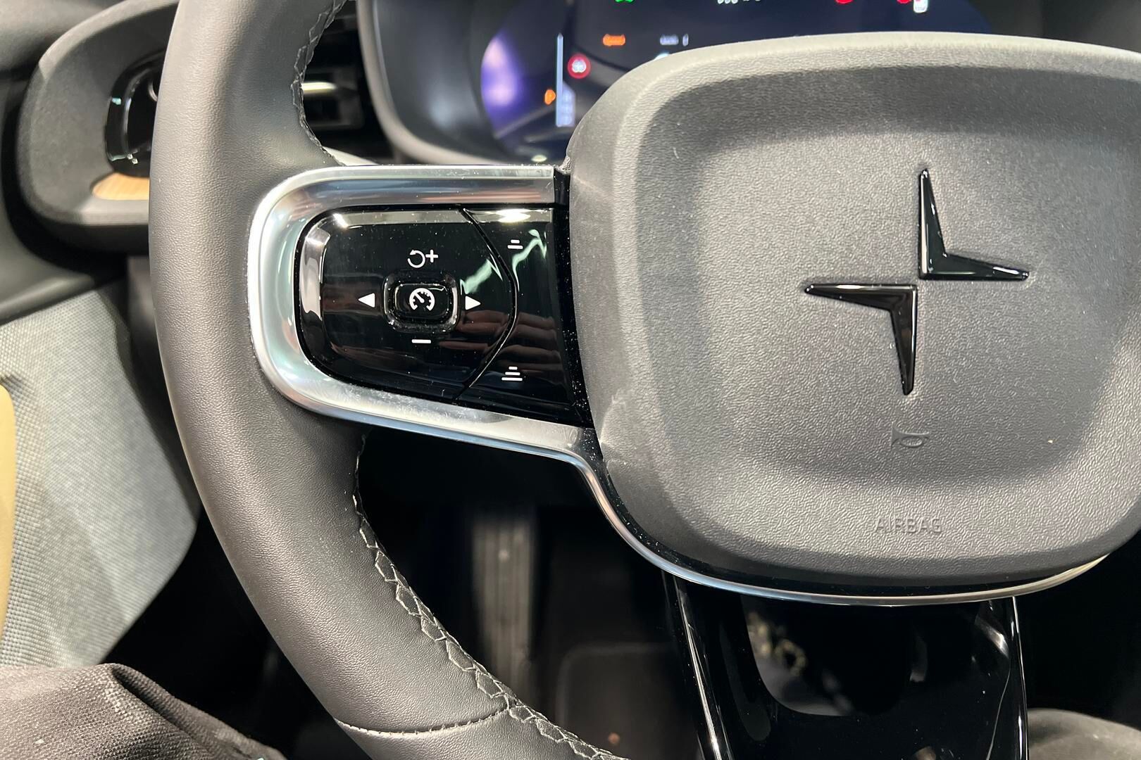 POLESTAR 2 iso kuva 26